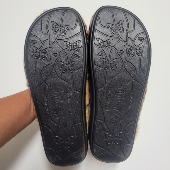 Alegría Cheetah print faux fur slipper Mule clogs. - Picture 9 of 14